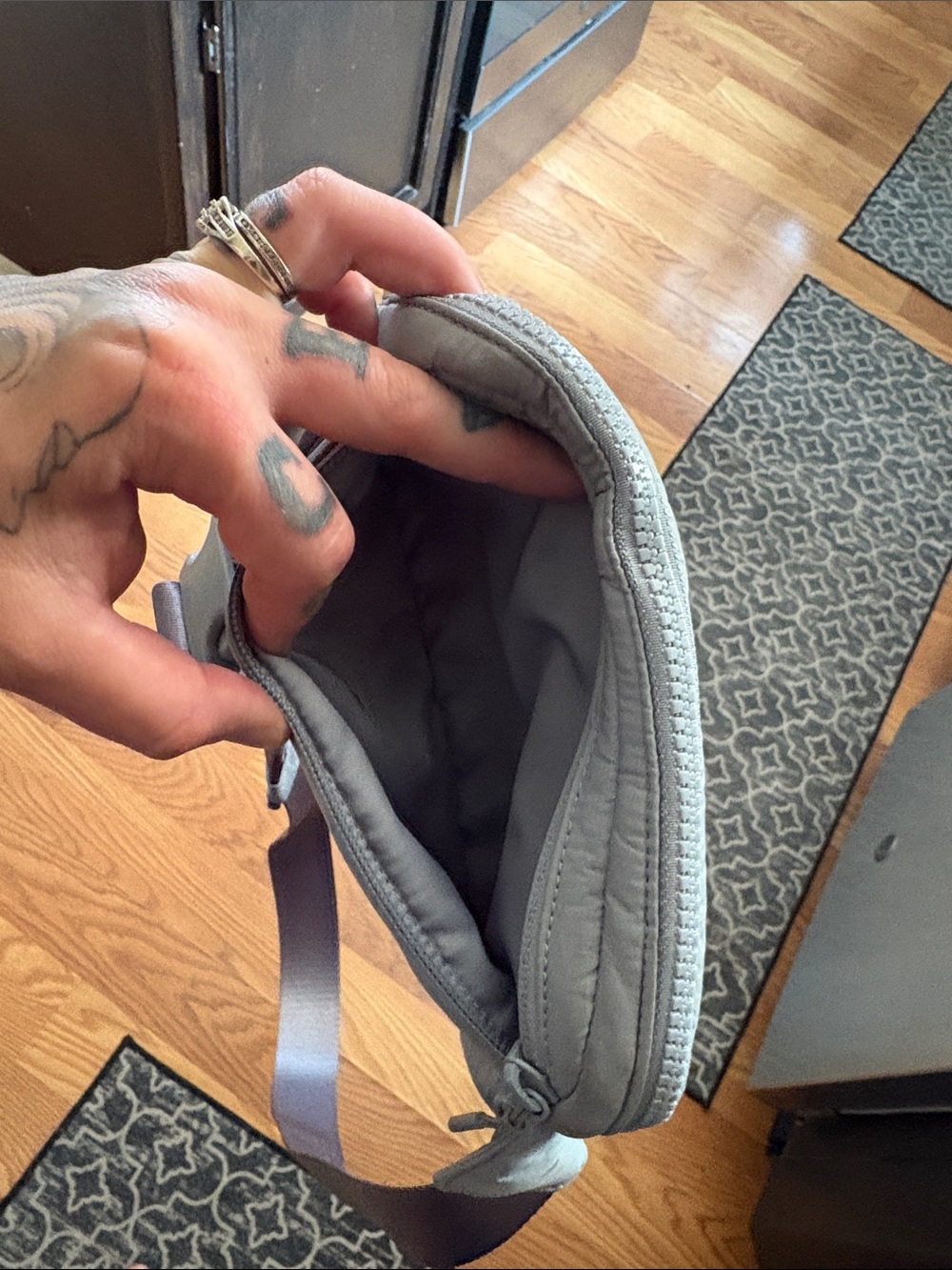 lululemon athletica Light Gray Quilted Sling Belt Bag - Picture 6 of 6